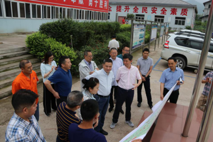 四川省交投集團(tuán)公司黨委副書記、副董事長、總經(jīng)理周黎明到仁沐新LJ18標(biāo)項目部檢查指導(dǎo)工作