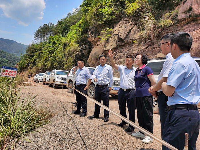 四川省國資委黨委委員、副主任游代麗到鎮(zhèn)廣高速王通段A1合同段調(diào)研工作