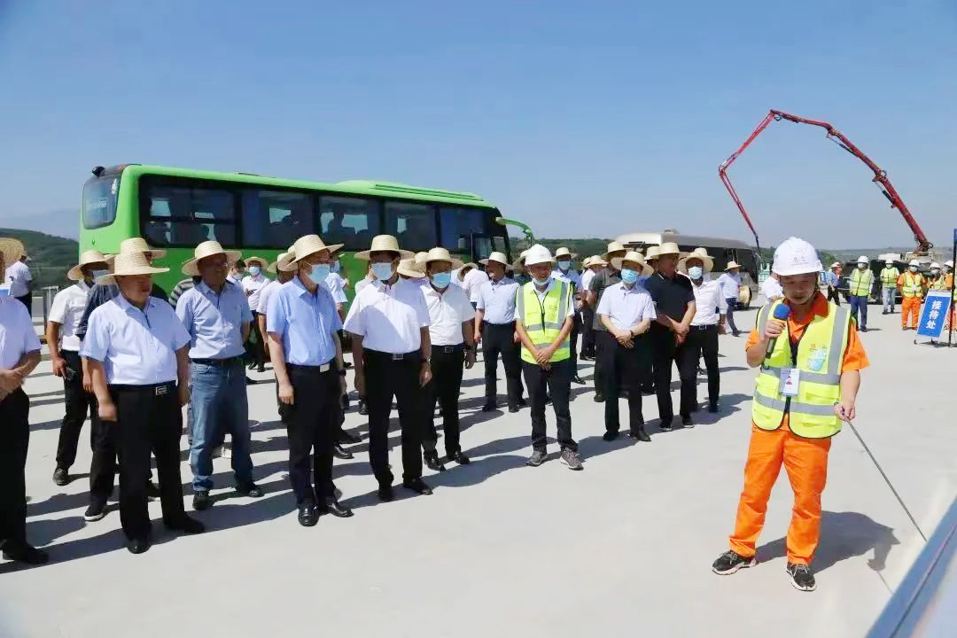 陜西省交通運輸廳組織觀摩團赴西安外環(huán)高速公路南段LJ-12合同段項目交流學(xué)習(xí)