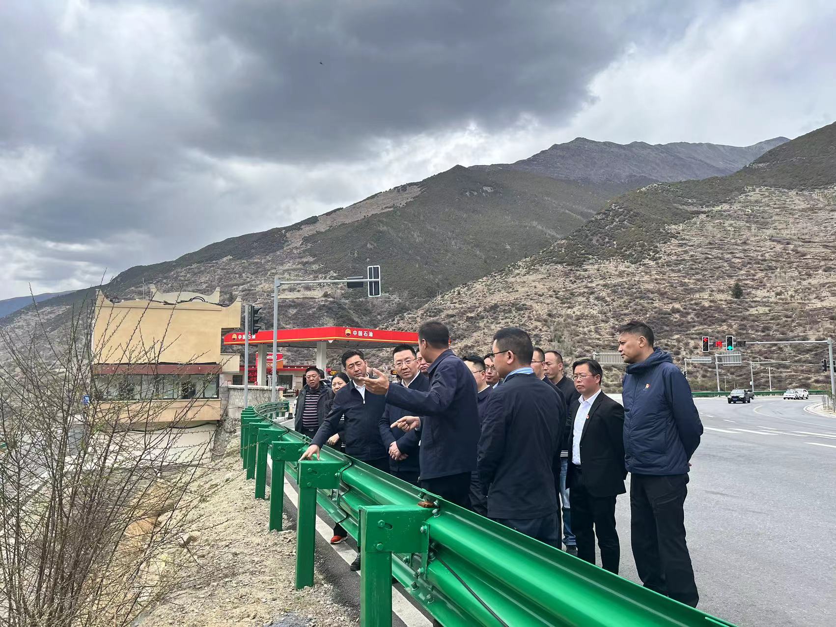 阿壩州委常委、州紀(jì)委書記、監(jiān)委主任袁震到都四山地軌道交通項(xiàng)目DSZH標(biāo)檢查指導(dǎo)工作