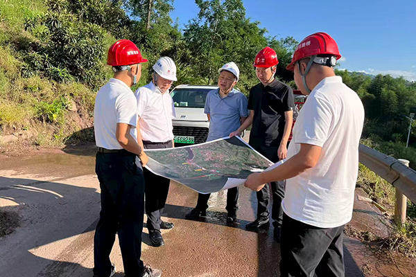 川交公司黨委書記、董事長杜江林赴新宜TJ2標(biāo)項目檢查指導(dǎo)工作