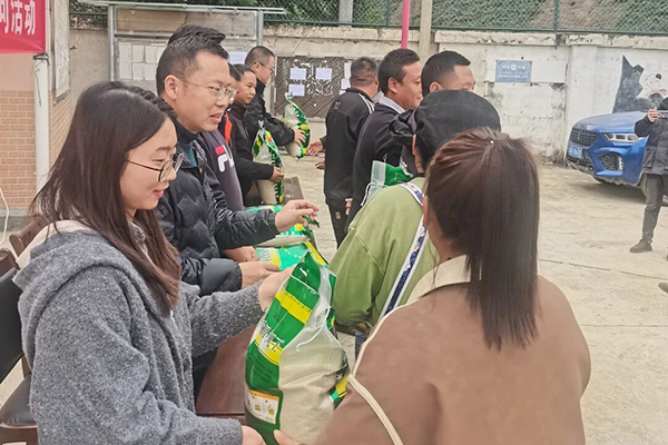 政企聯(lián)動(dòng)暖民心 冬日關(guān)懷顯溫情